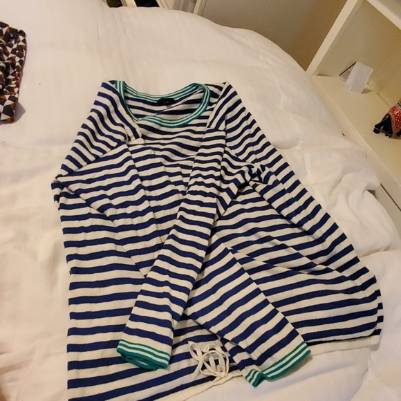 Long sleeve light sweatshirt/ beach cover - Picture 2 of 2